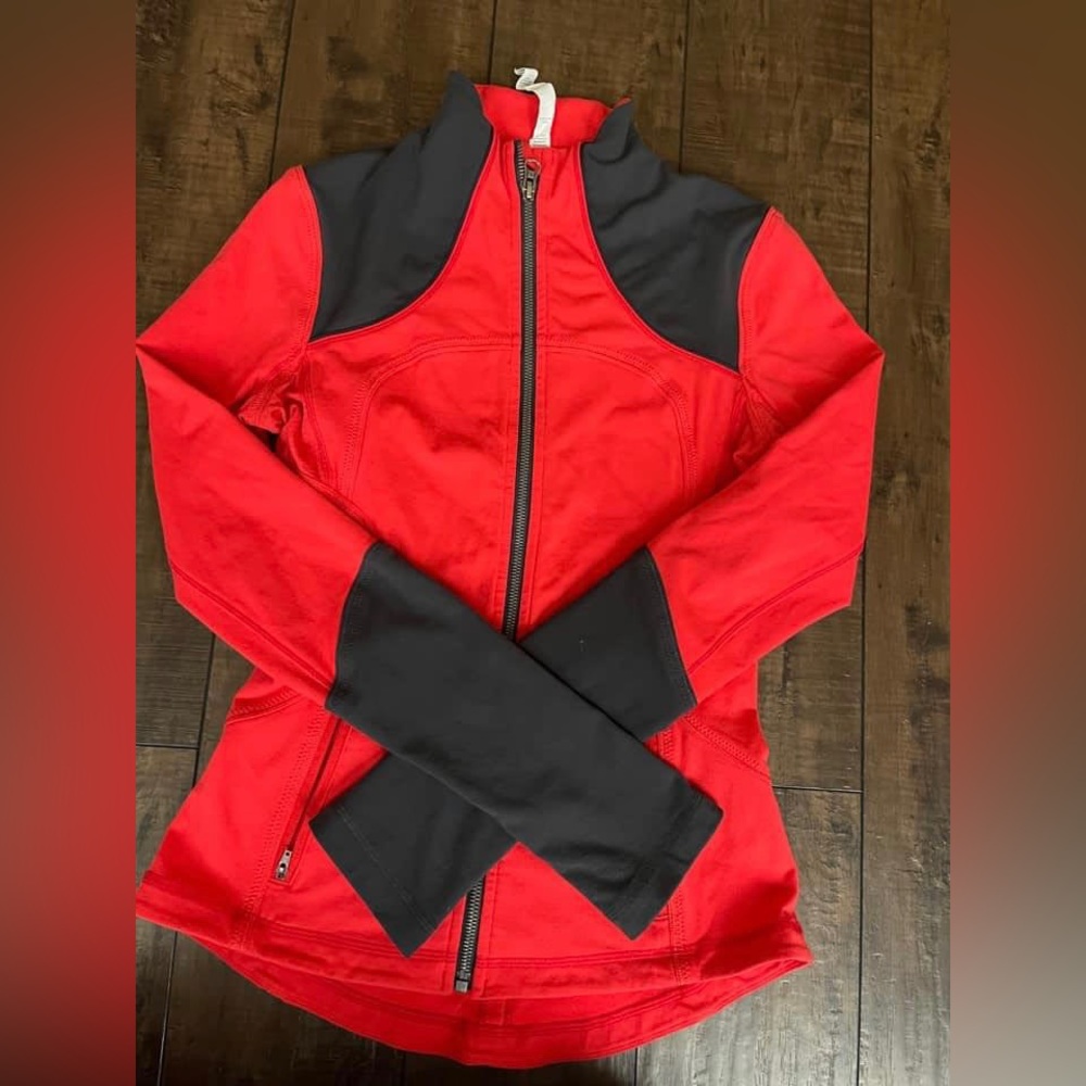 Lululemon jacket size 4